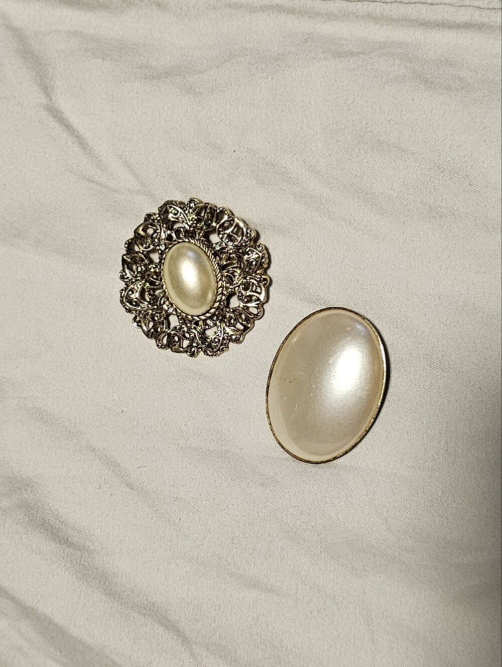 Elegant Vintage Brooches Set